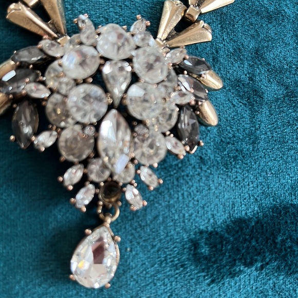 💥SALE💥STATEMENT Necklace with large clear and gray tone crystals - Picture 6 of 6